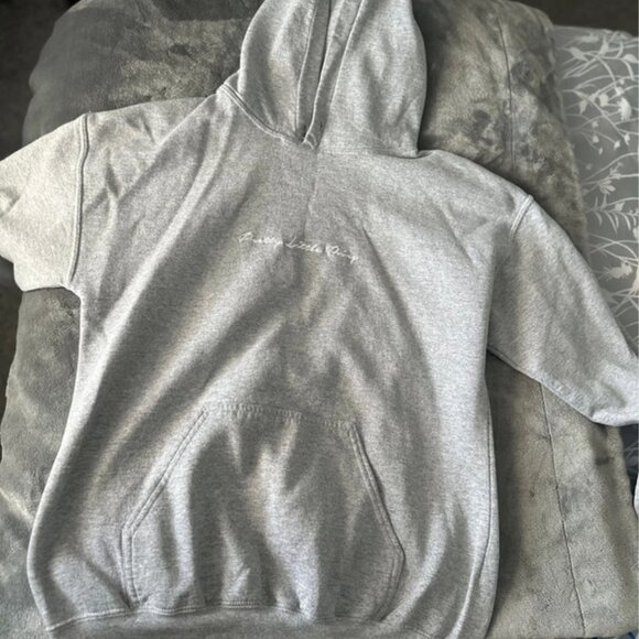 Pretty little thing, grey jumper - Picture 1 of 3